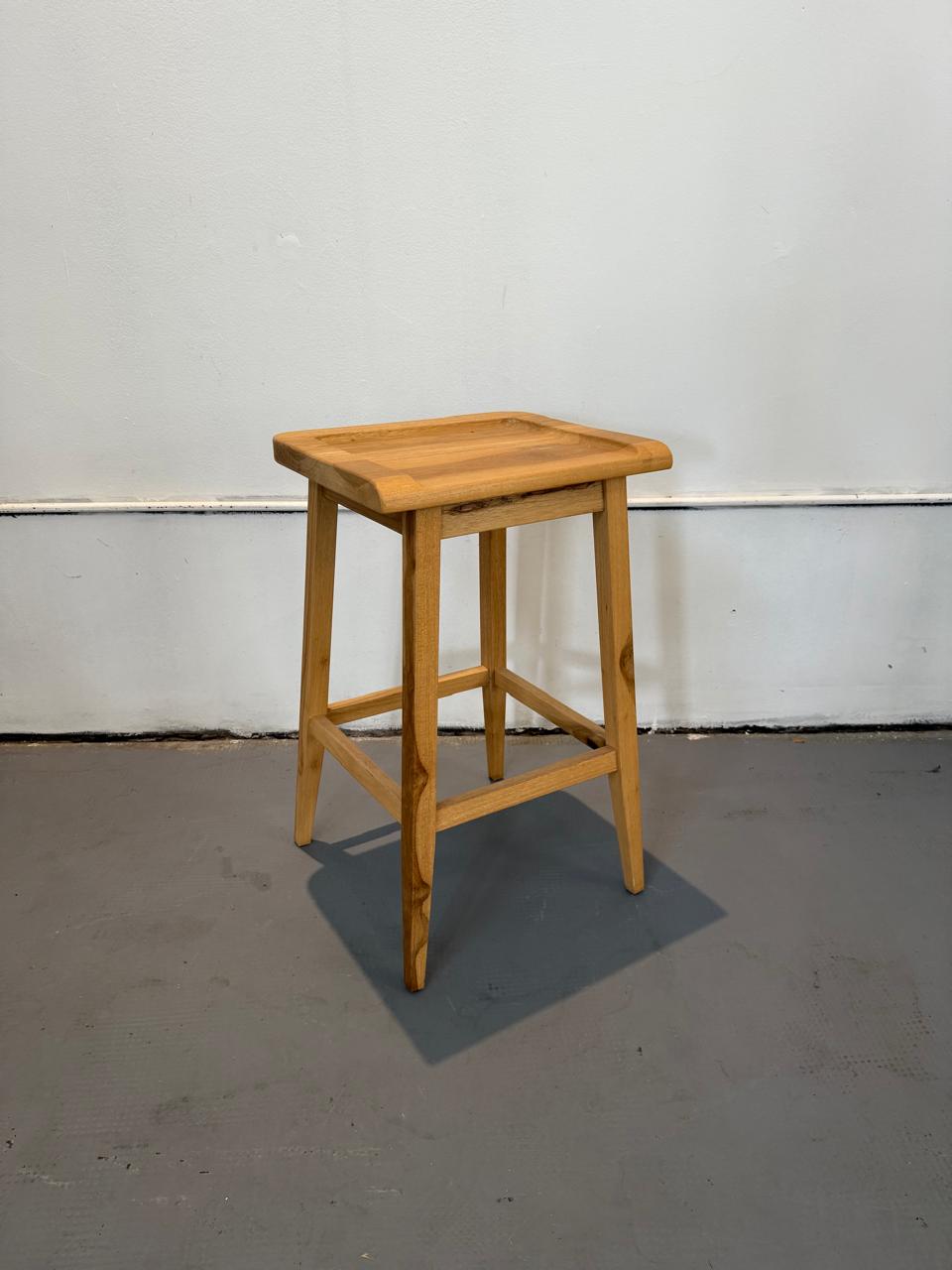 Banqueta Pint Petiribí maciza 65cm