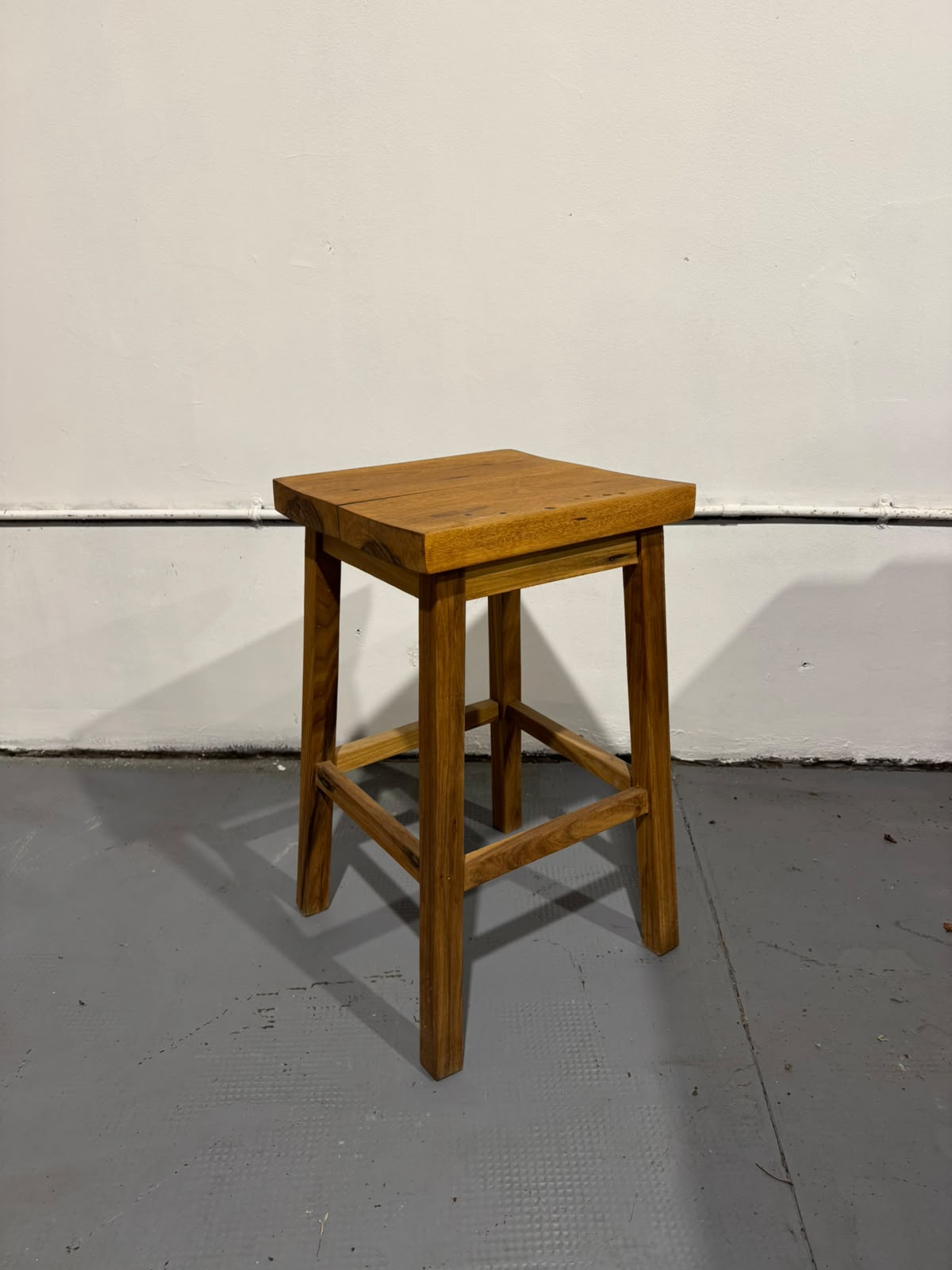 Taburete Cuadrado Macizo 60cm